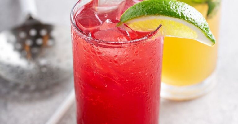 How to make a sea breeze cocktail