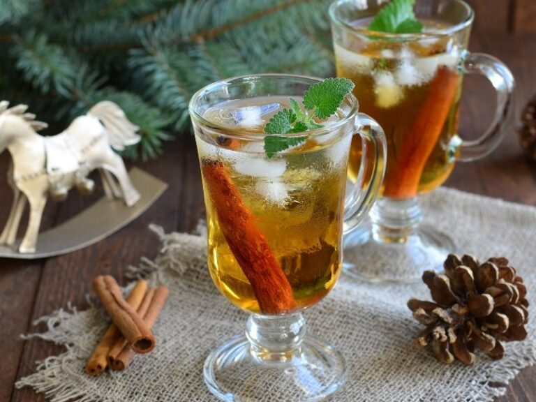 Christmas whiskey cocktails
