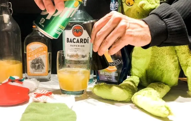 directions for making a Grinch cocktail