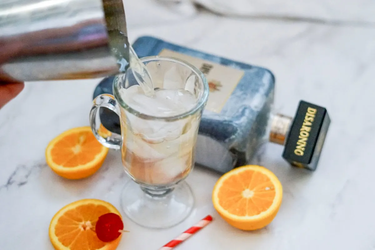 the best way to make an amaretto sour