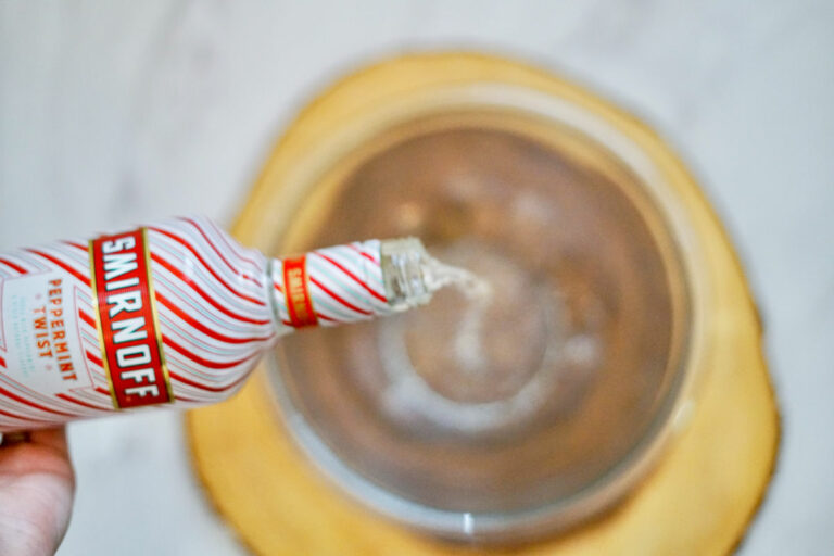 Peppermint Bark Pudding Shots (Candy Cane Pudding Shots)