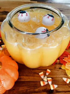 How to garnish a Halloween punch