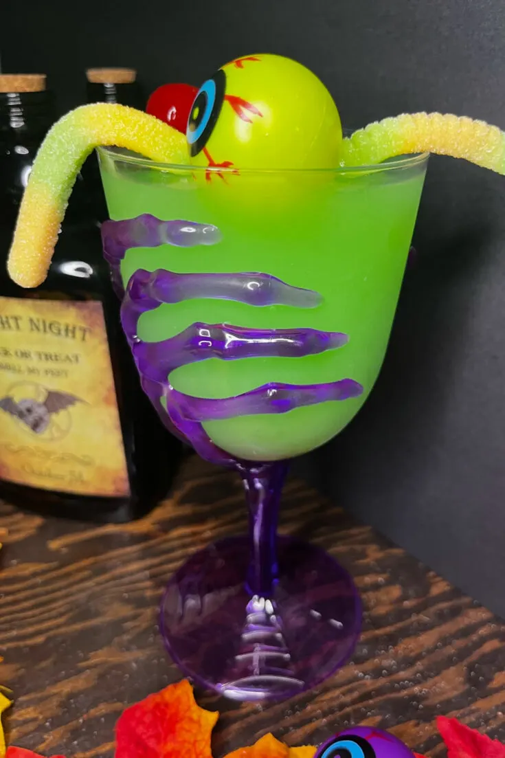 How to make a green halloween cocktail