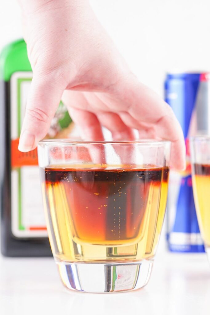 how to make a jagerbomb shot